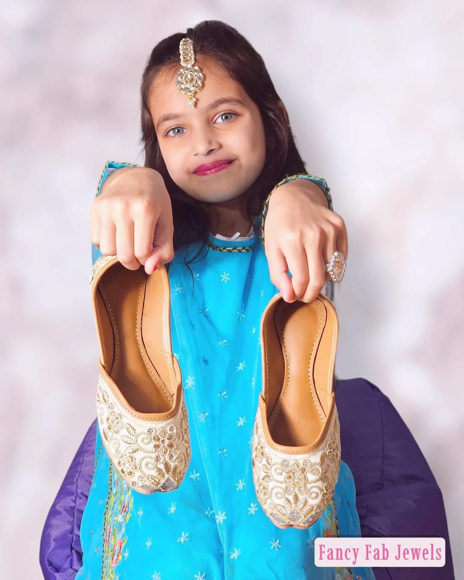 Kids Girls Gold Embroidered Jutti