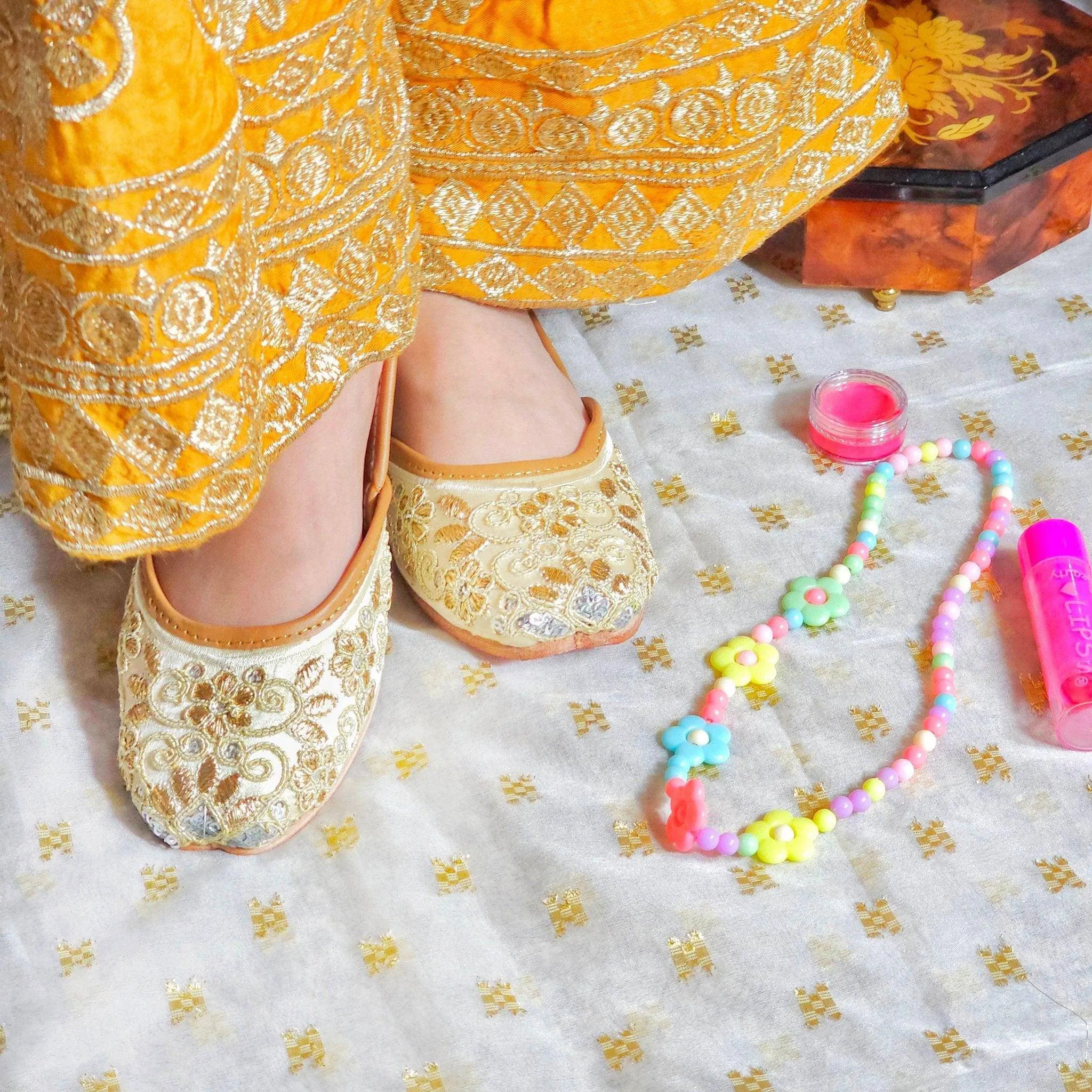 Kids Girls Gold Embroidered Jutti